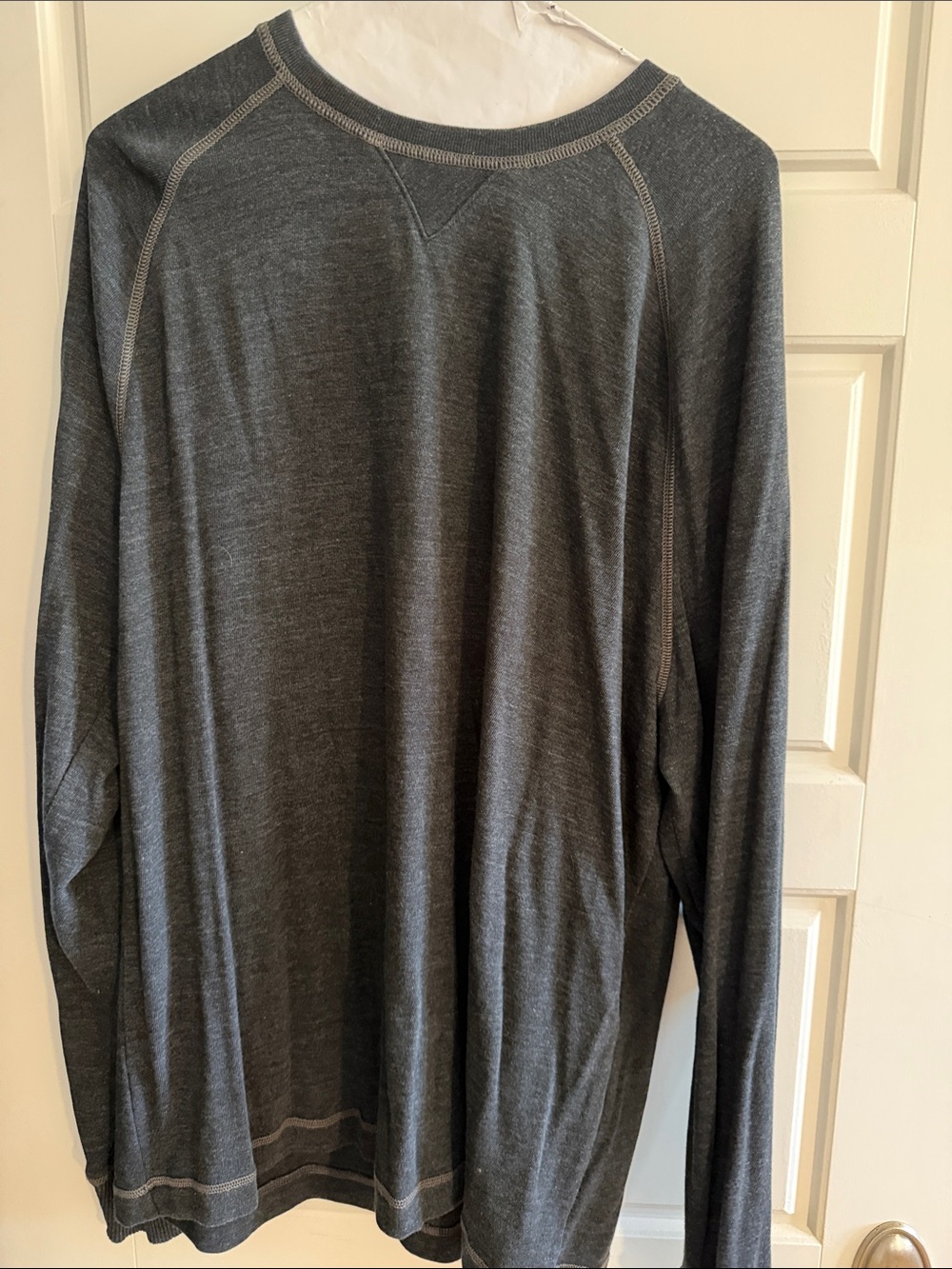 Banana Republic Men’s Dark Gray Long-Sleeve Crew Shirt